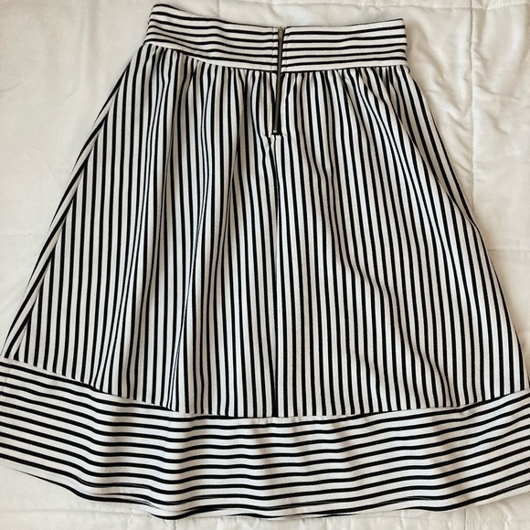 Black and White Stripped Skirt - Picture 4 of 5